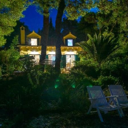 Deluxe Villa Sirena On The Beach With Pool 苏佩塔尔 外观 照片