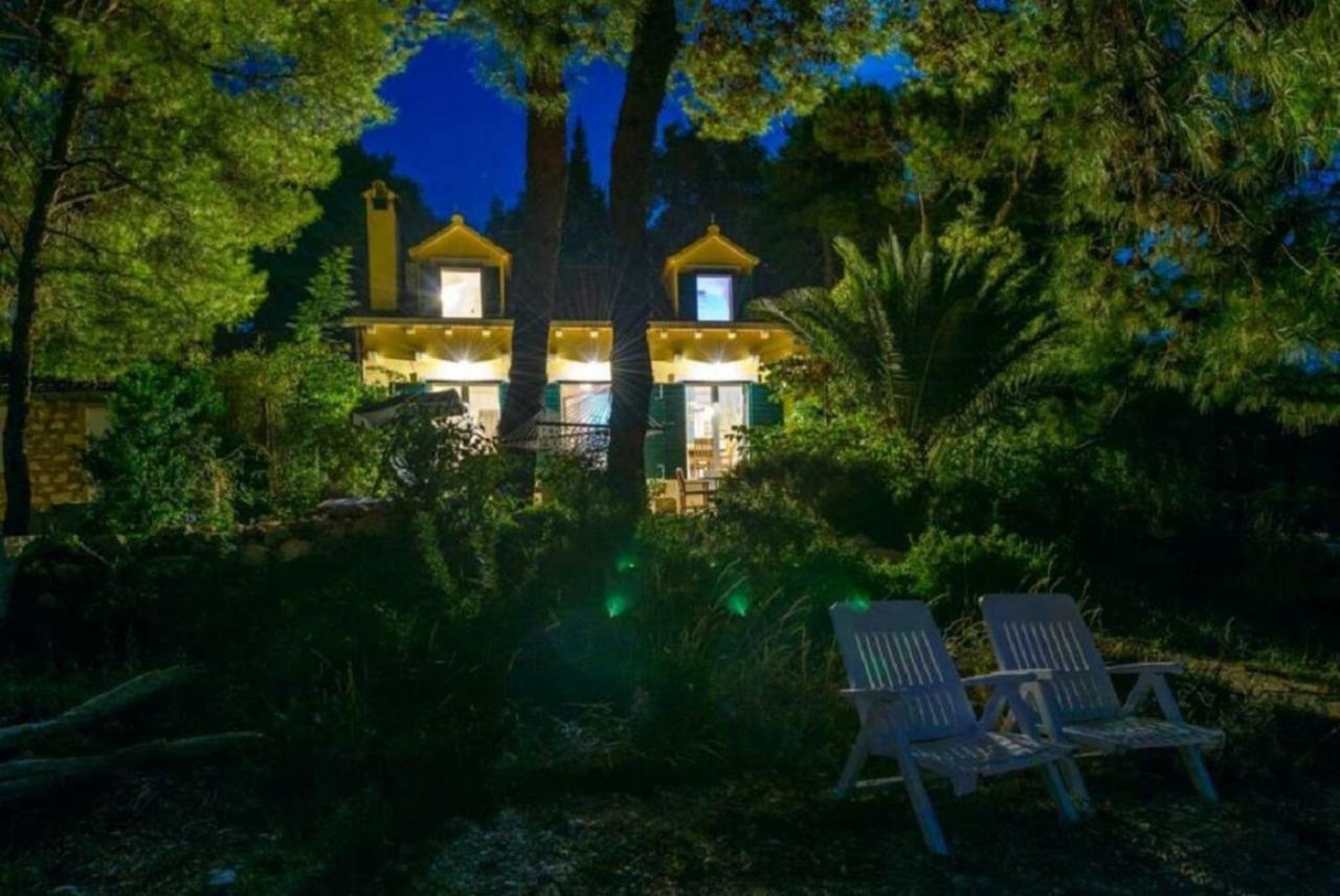 Deluxe Villa Sirena On The Beach With Pool 苏佩塔尔 外观 照片