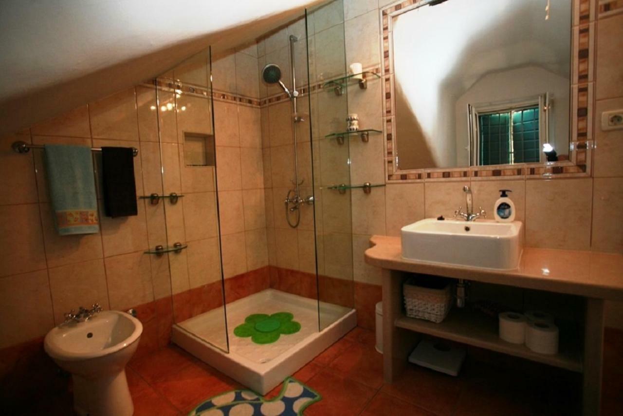 Deluxe Villa Sirena On The Beach With Pool 苏佩塔尔 外观 照片
