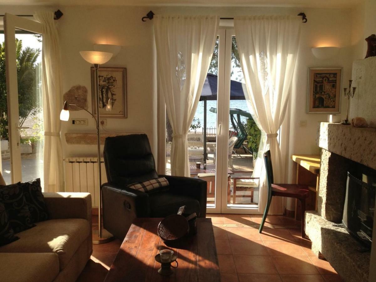 Deluxe Villa Sirena On The Beach With Pool 苏佩塔尔 外观 照片