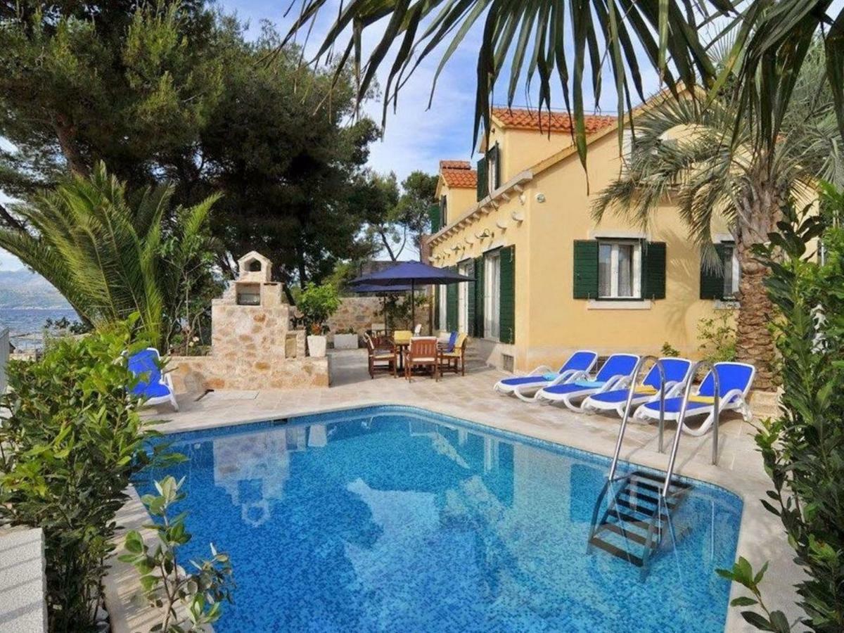Deluxe Villa Sirena On The Beach With Pool 苏佩塔尔 外观 照片