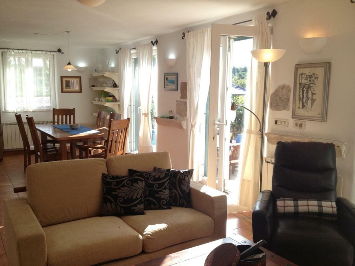 Deluxe Villa Sirena On The Beach With Pool 苏佩塔尔 外观 照片