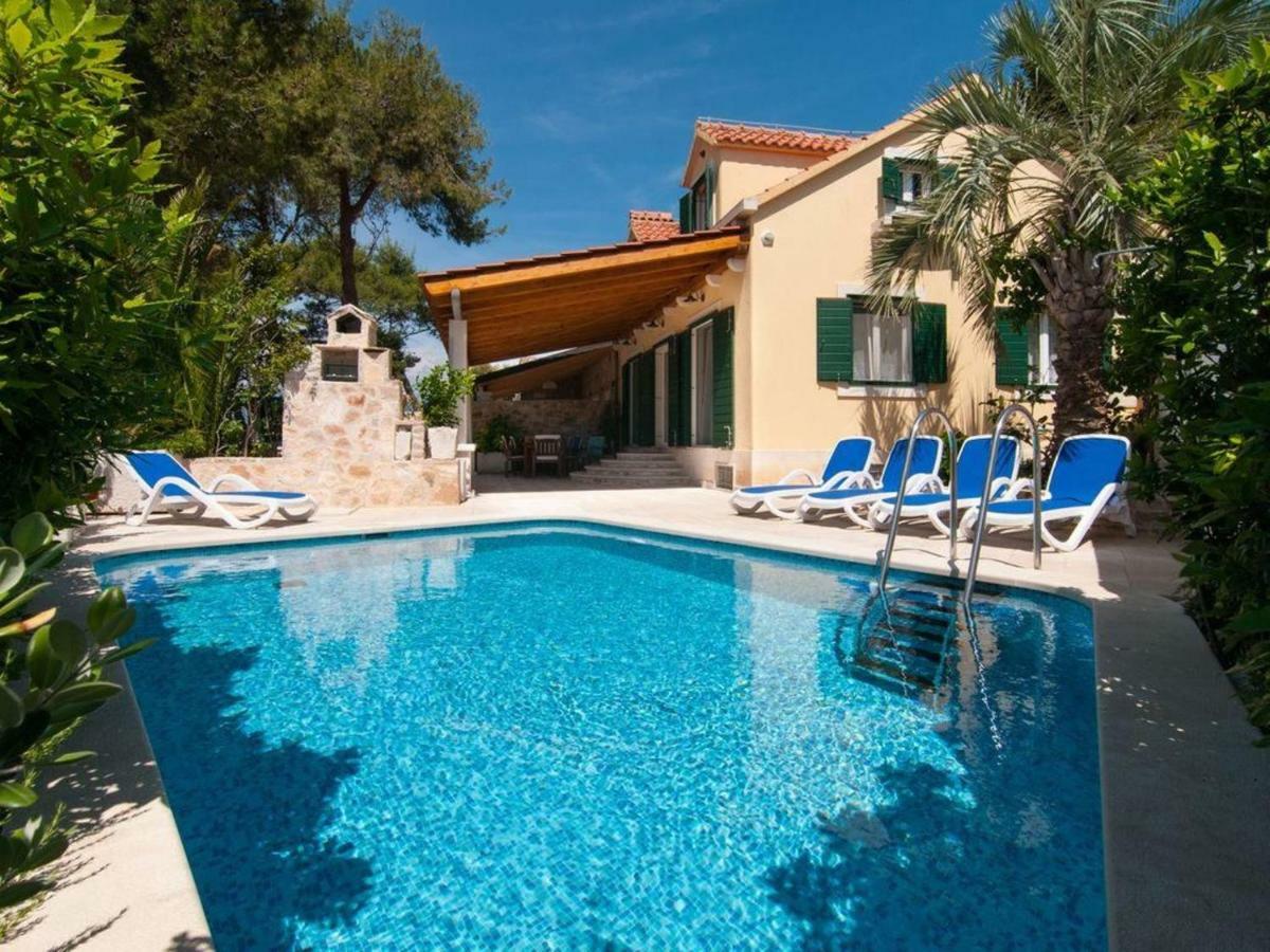 Deluxe Villa Sirena On The Beach With Pool 苏佩塔尔 外观 照片